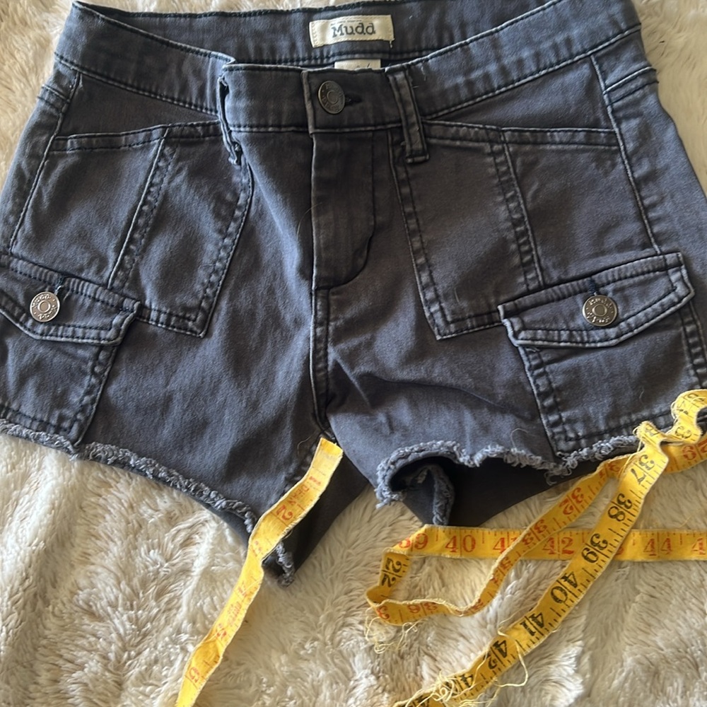 Shorts - Picture 4 of 4